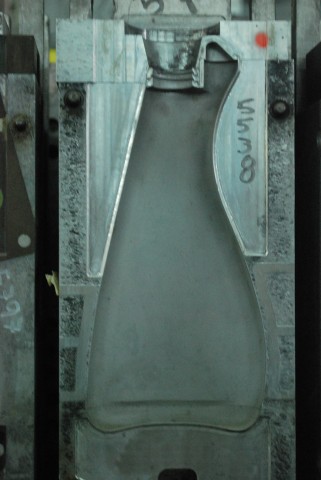 22 Oz. Spray Bottle — 16.2 x 6 x 8.2 in, 1 cavity, SKU 100610
