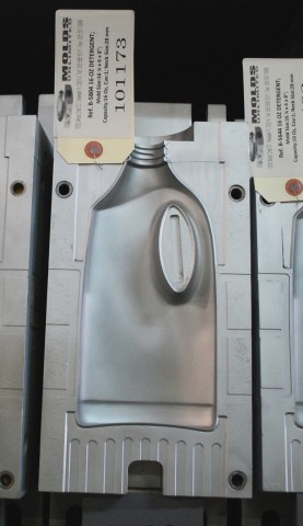 16 Oz. Detergent Bottle — 16.2 x 5.9 x 7.9 in, 1 cavity, SKU 101173