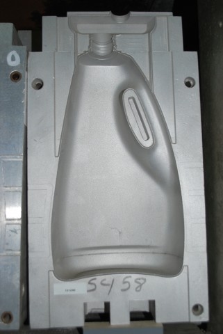 64 Oz. Botella Detergente — 41.3 x 20.3 x 22.9 cm, 1 cavidad, SKU 101295