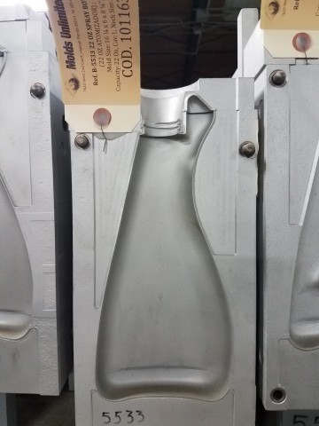 22 Oz. Spray Bottle — 16.2 x 6 x 8.2 in, 1 cavity, SKU 101163