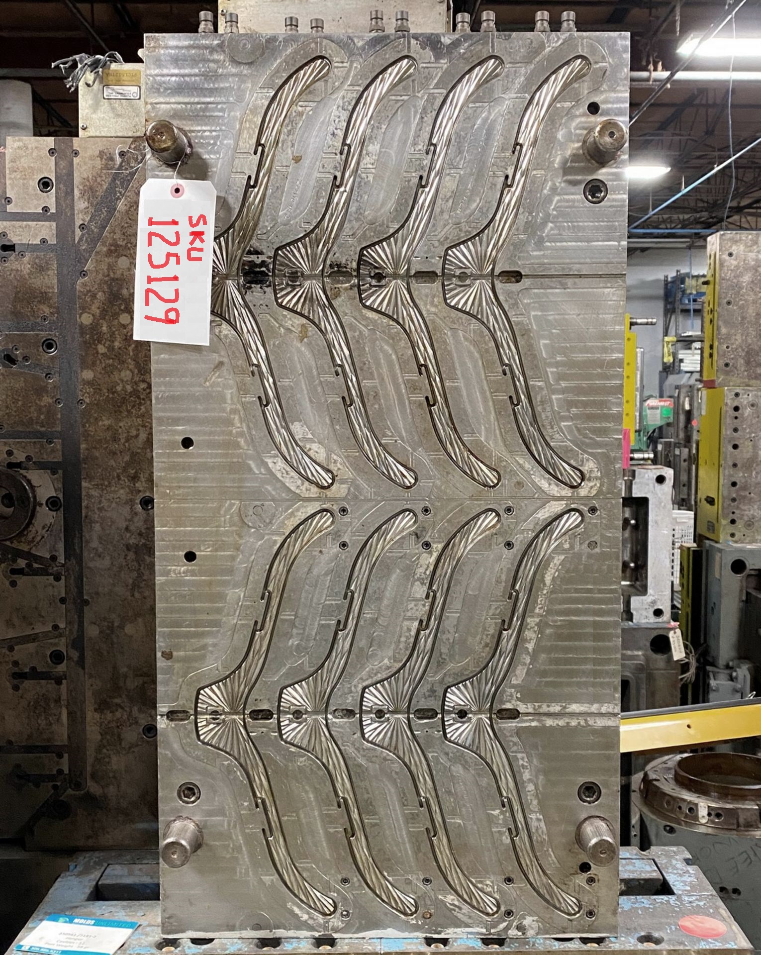 Hanger — 22 x 35 x 16.7 in, 8 cavities, SKU 125129