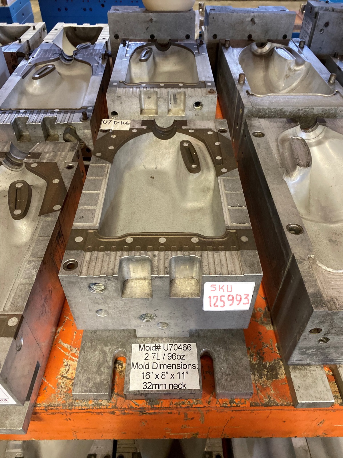 96 oz / 2.7 Lt Bottle Blow Mold