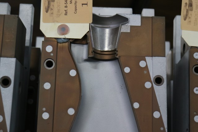 32 Oz. Spray Bottle — 16.2 x 6 x 8.5 in, 1 cavity, SKU 102183