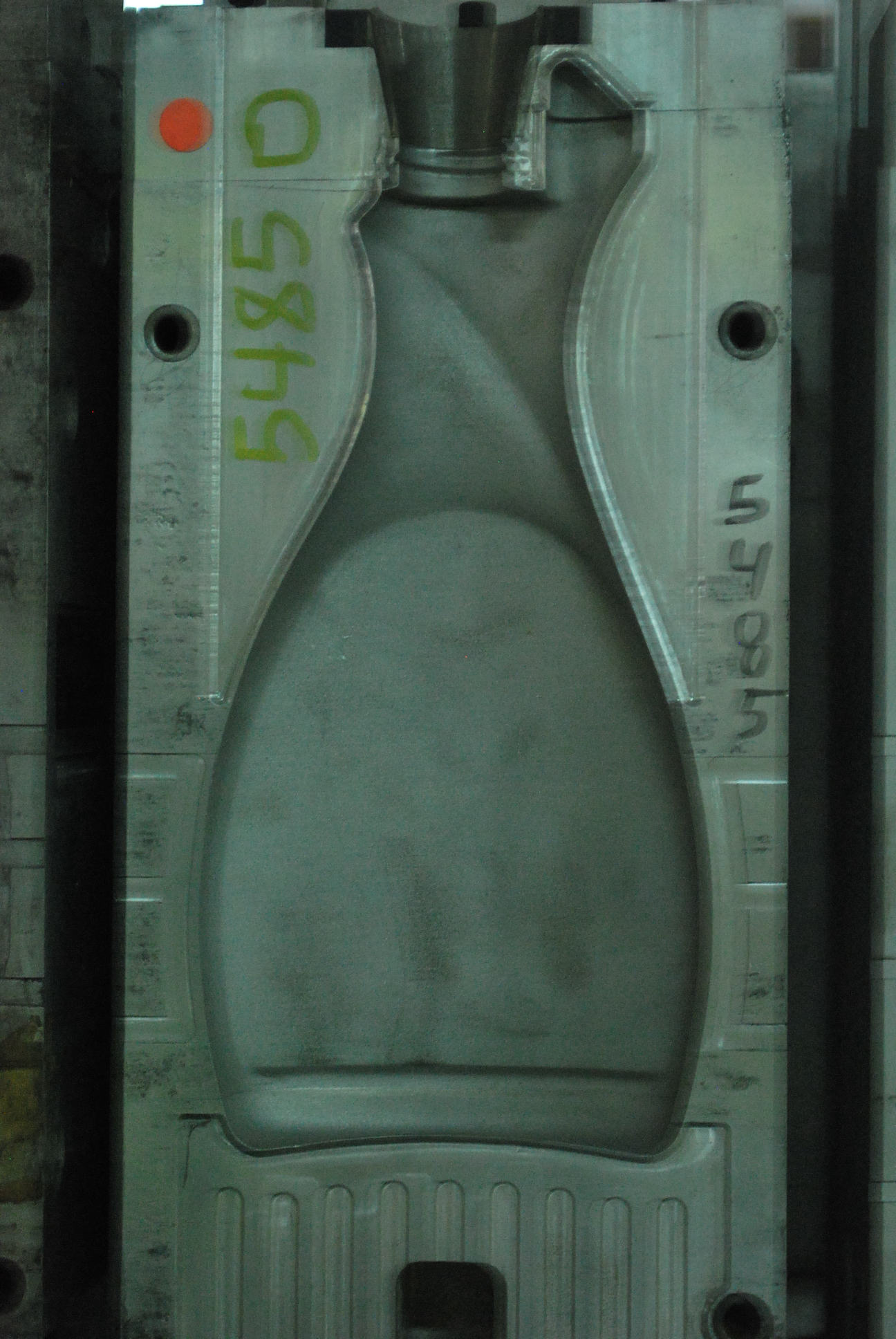 22 Oz. Spray Bottle — 16.2 x 6 x 8.5 in, SKU 100661