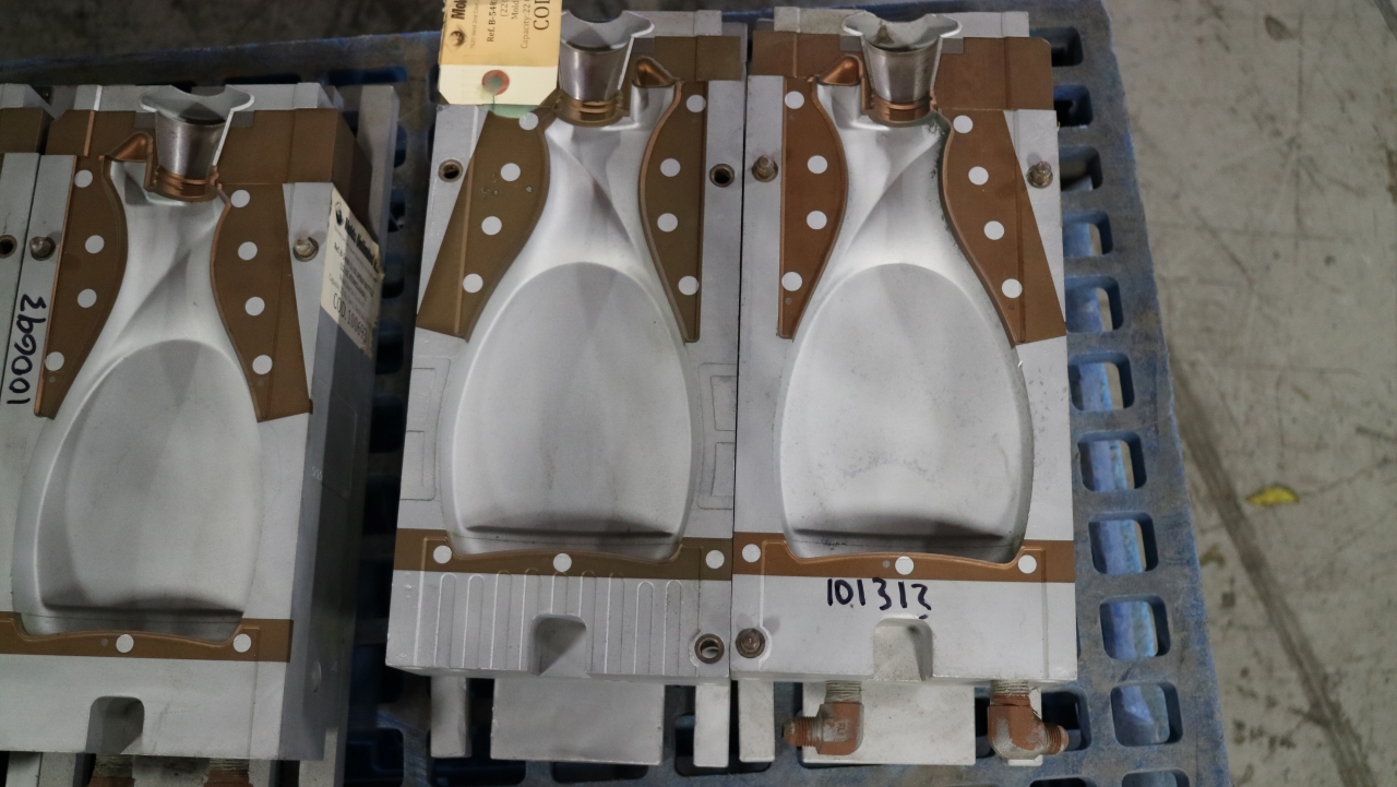 22 Oz. Spray Bottle — 16.2 x 6 x 9 in, 1 cavity, SKU 101313
