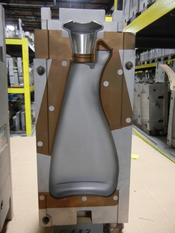 22 Oz. Spray Bottle — 16.2 x 6 x 8.2 in, 1 cavity, SKU 100644