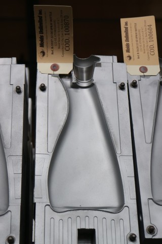 22 Oz. Spray bottle — 16.1 x 6 x 8.2 in, 1 cavity, SKU 100870