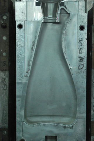 22 Oz. Spray Bottle — 16.2 x 6 x 8.3 in, 1 cavity, SKU 100872