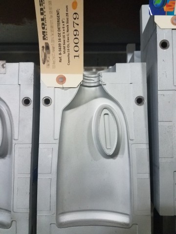 16 Oz. Detergent Bottle — 16.2 x 5.9 x 8.5 in, 1 cavity, SKU 100979