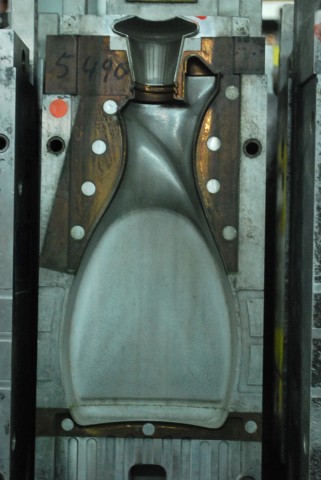 22 Oz. Spray Bottle — 16.2 x 6 x 8.2 in, 1 cavity, SKU 100693