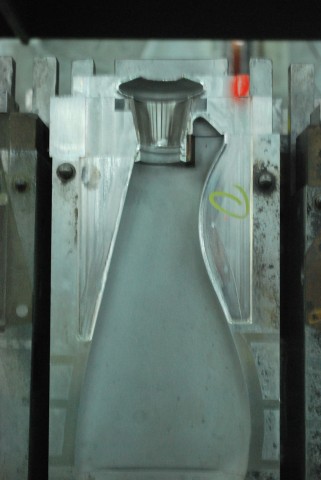 16 Oz. Spray Bottle — 16.2 x 5.9 x 8.5 in, 1 cavity, SKU 101324