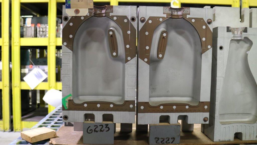 90 Oz. Detergent Bottle — 8 x 11 x 16 in, 1 cavity, SKU 100750