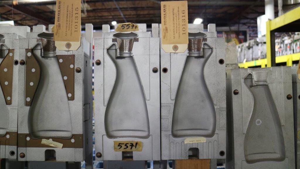 16 Oz. Spray Bottle — 16.2 x 5.9 x 5.8 in, 1 cavity, SKU 101316