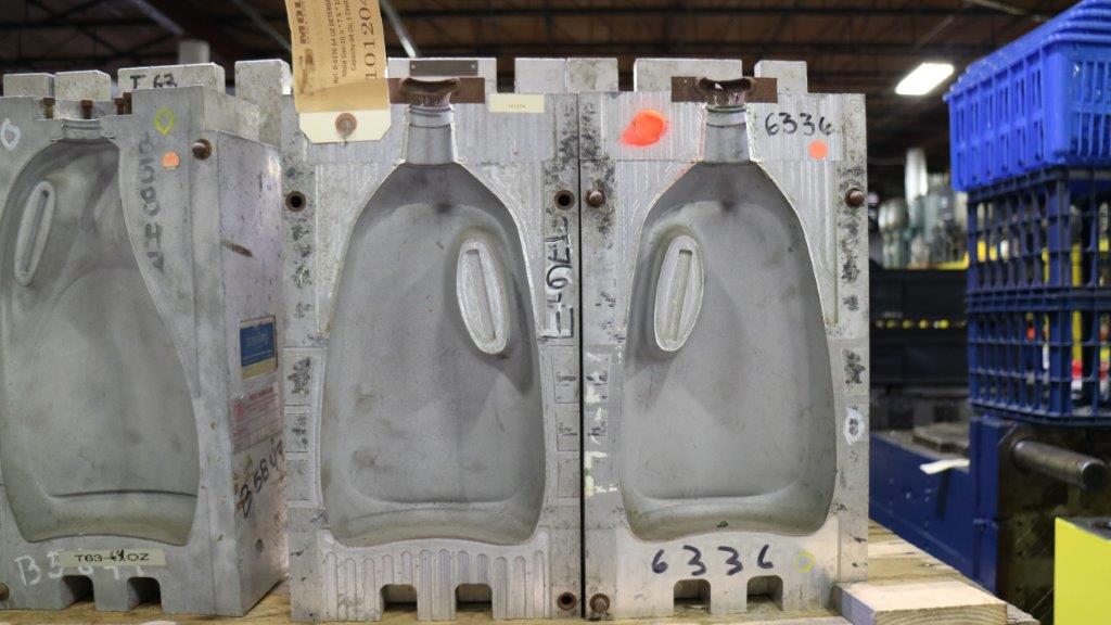64 Oz.  Detergent Bottle — 16.2 x 7.7 x 11 in, 1 cavity, SKU 101204