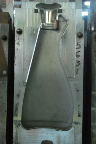 22 Oz. Spray Bottle — 16.2 x 6 x 8.2 in, 1 cavity, SKU 100606