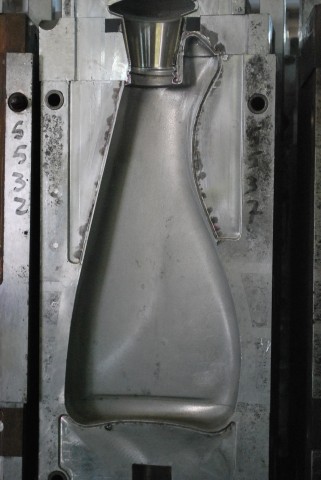 22 Oz. Spray Bottle — 16.2 x 6 x 8.3 in, 1 cavity, SKU 100863