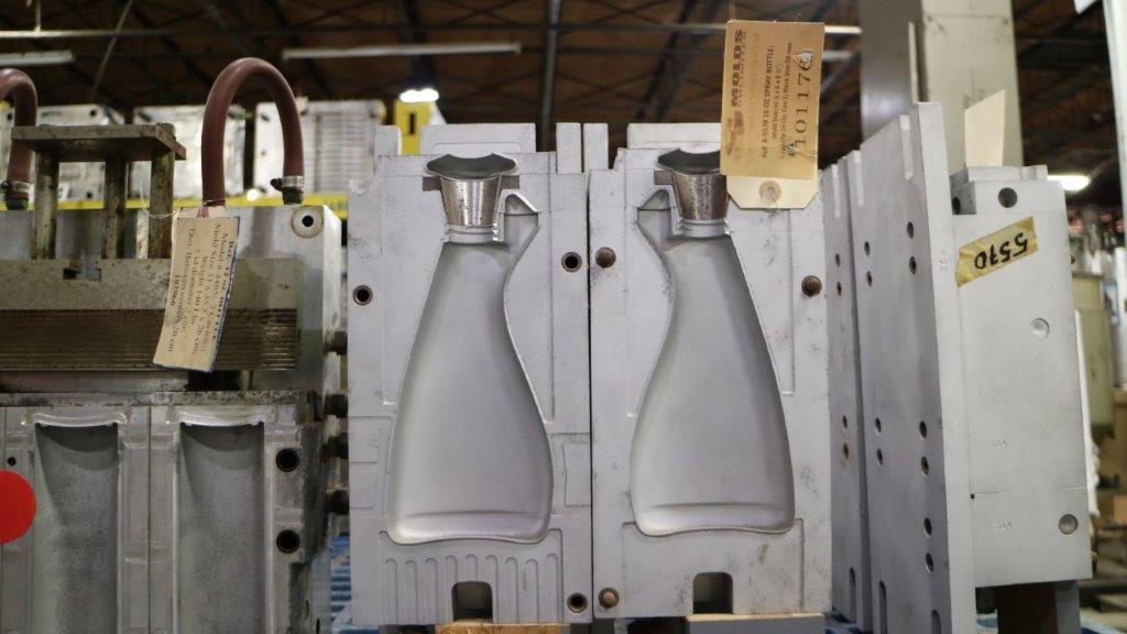 16 Oz. Spray Bottle — 16.2 x 5.9 x 8.5 in, 1 cavity, SKU 101176