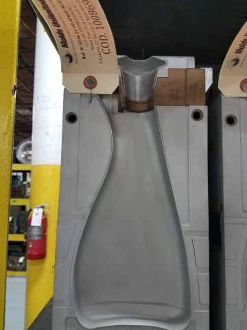22 Oz. Spray Bottle — 16.2 x 6 x 8.2 in, 1 cavity, SKU 100869