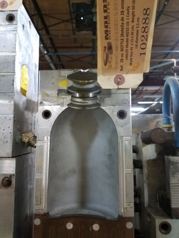 28 Oz. Multiuse Bottle — 16 x 6 x 10 in, 1 cavity, SKU 102888