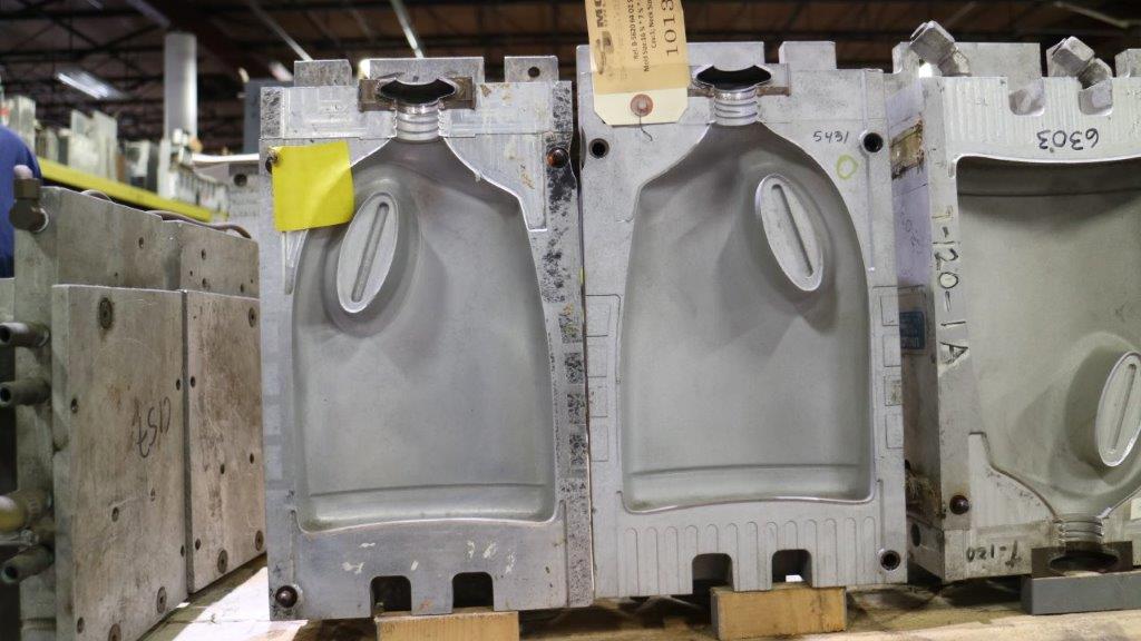 64 Oz. Multiuse Bottle — 16.7 x 7.7 x 4.7 in, 1 cavity, SKU 101307