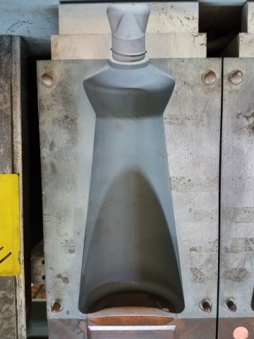 22 Oz. Multiuse Bottle — 11.5 x 11.4 x 7.2 in, 2 cavities, SKU 100901