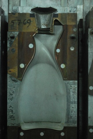 22 Oz. Spray Bottle — 16.2 x 6 x 8.2 in, 1 cavity, SKU 100598