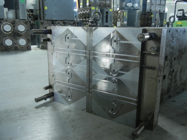 Hanger — 24 x 35.5 x 14.4 in, 8 cavities, SKU 350371