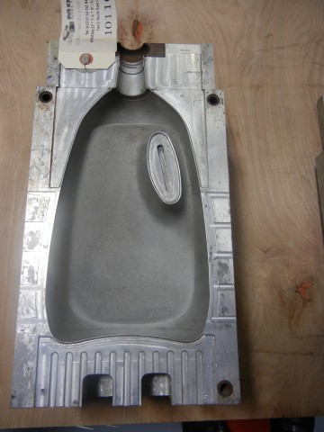 64 Oz. Detergent Bottle — 17 x 7.7 x 9 in, 1 cavity, SKU 101104