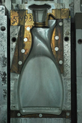 22 Oz. Spray Bottle — 16.2 x 6 x 8.2 in, 1 cavity, SKU 100696
