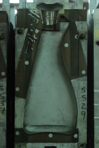 22 Oz. Spray Bottle — 16.2 x 6 x 8.5 in, 1 cavity, SKU 100675