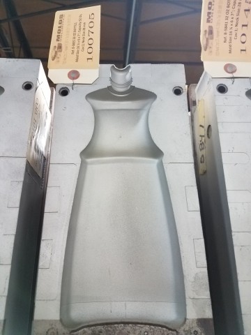 32 Oz.  Multiuse Bottle — 16.2 x 5.7 x 7 in, 1 cavity, SKU 100705