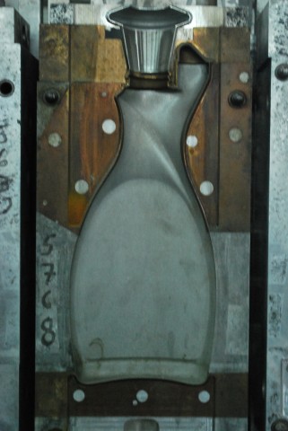 22 Oz. Spray Bottle — 16.2 x 6 x 8.3 in, 1 cavity, SKU 100873