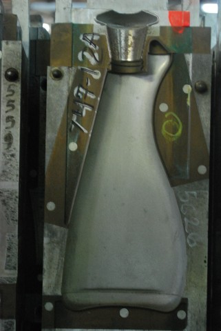 22 Oz. Spray Bottle — 16.2 x 6 x 8.3 in, 1 cavity, SKU 100866