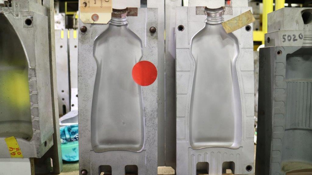 28 Oz. Detergent Bottle — 16.5 x 6 x 9 in, 1 cavity, SKU 100686