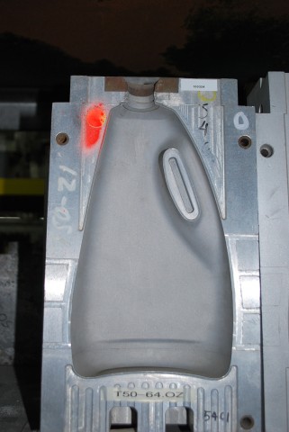 64 Oz. Botella Detergente — 41.3 x 20.3 x 22.9 cm, 1 cavidad, SKU 100324