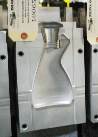 8 Oz. Spray Bottle — 16.2 x 6 x 9 in, 1 cavity, SKU 100651