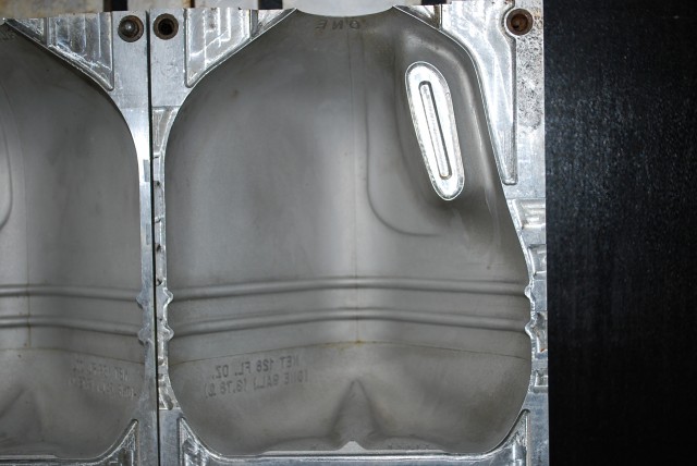 128 Oz. Botella Multiuse — 42 x 28 x 20.3 cm, 1 cavidad, SKU 102843