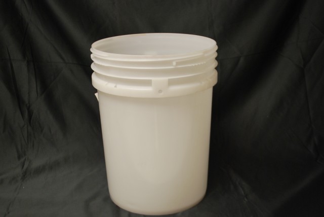 Balde 5.5 Gal con Tapa de Rosca — 25.5 x 25.5 x 32 in, 1 cavidad, SKU 510805