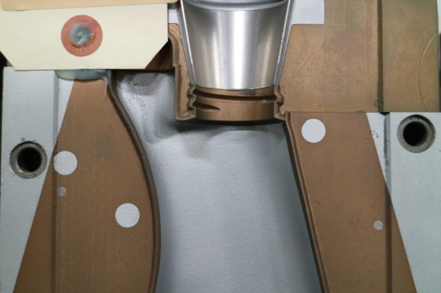 22 Oz. Spray Bottle — 16.1 x 6 x 8.2 in, 1 cavity, SKU 100875