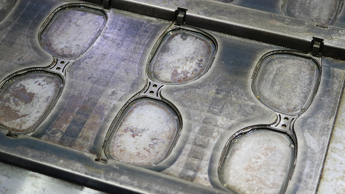 Husky 3D Glasses Mold — 19.5 x 29.5 x 18 in, 16 cavities, SKU 510945