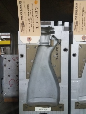 16 Oz. Spray Bottle — 16.2 x 5.9 x 8.5 in, 1 cavity, SKU 101327