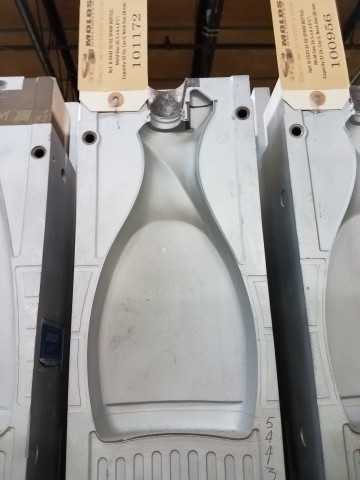 32 Oz. Spray Bottle — 16.2 x 6 x 8.5 in, 1 cavity, SKU 101172