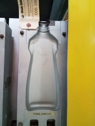 28 Oz. Detergent Bottle — 16.5 x 6 x 9 in, 1 cavity, SKU 100632