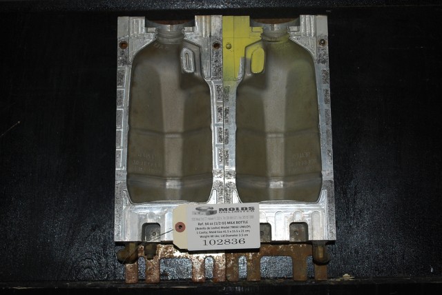 64 Oz. Botella Multiuso — 41.5 x 15.5 x 21 cm, 1 cavidad, SKU 102836