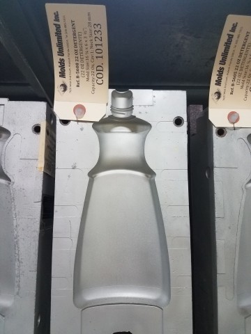 22 Oz. Detergent Bottle — 16.2 x 6 x 9 in, 1 cavity, SKU 101233