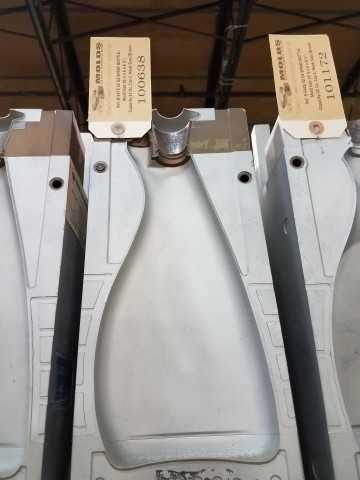 32 Oz. Spray Bottle — 16.2 x 5.7 x 8 in, 1 cavity, SKU 100638
