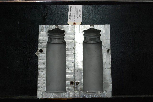 32 Oz. Multiuse  Bottle — 12.2 x 5.9 x 7 in, 1 cavity, SKU 102928