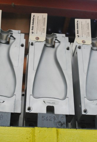 22 Oz. Spray Bottle — 16.2 x 6 x 8.2 in, 1 cavity, SKU 100608