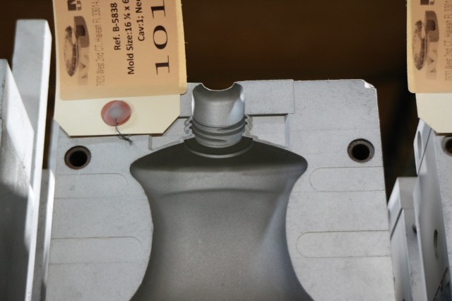 32 Oz. Botella Multiuso — 41.3 x 15.2 x 17.8 cm, 1 cavidad, SKU 101453