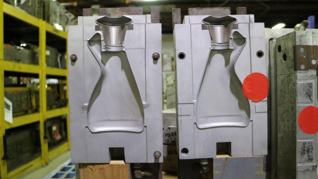 8 Oz. Spray Bottle — 16.2 x 6 x 9 in, 1 cavity, SKU 100653